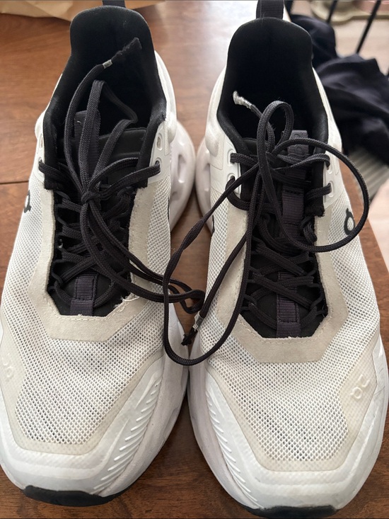 On Clouds Shoes - ON CLOUDs Lightweight White and Black women’s Running Sneakers